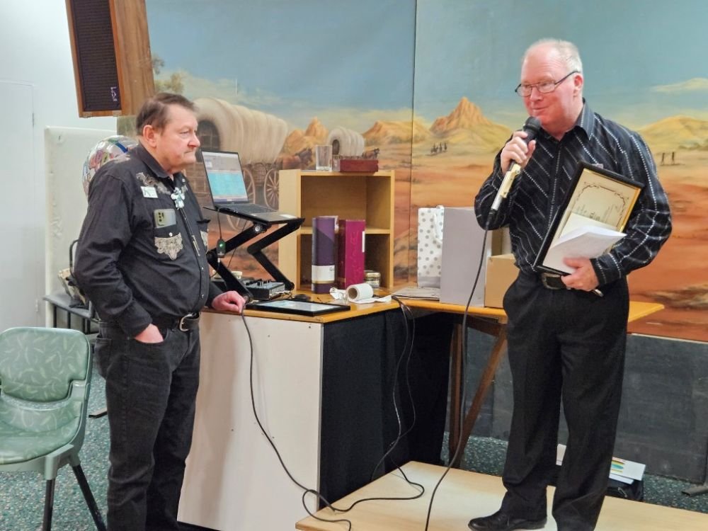 Les Tulloch Presenting the Plaque